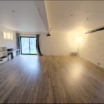 Salle de répétition de Zanni Compagnie à Toulouse avec parquet en bois