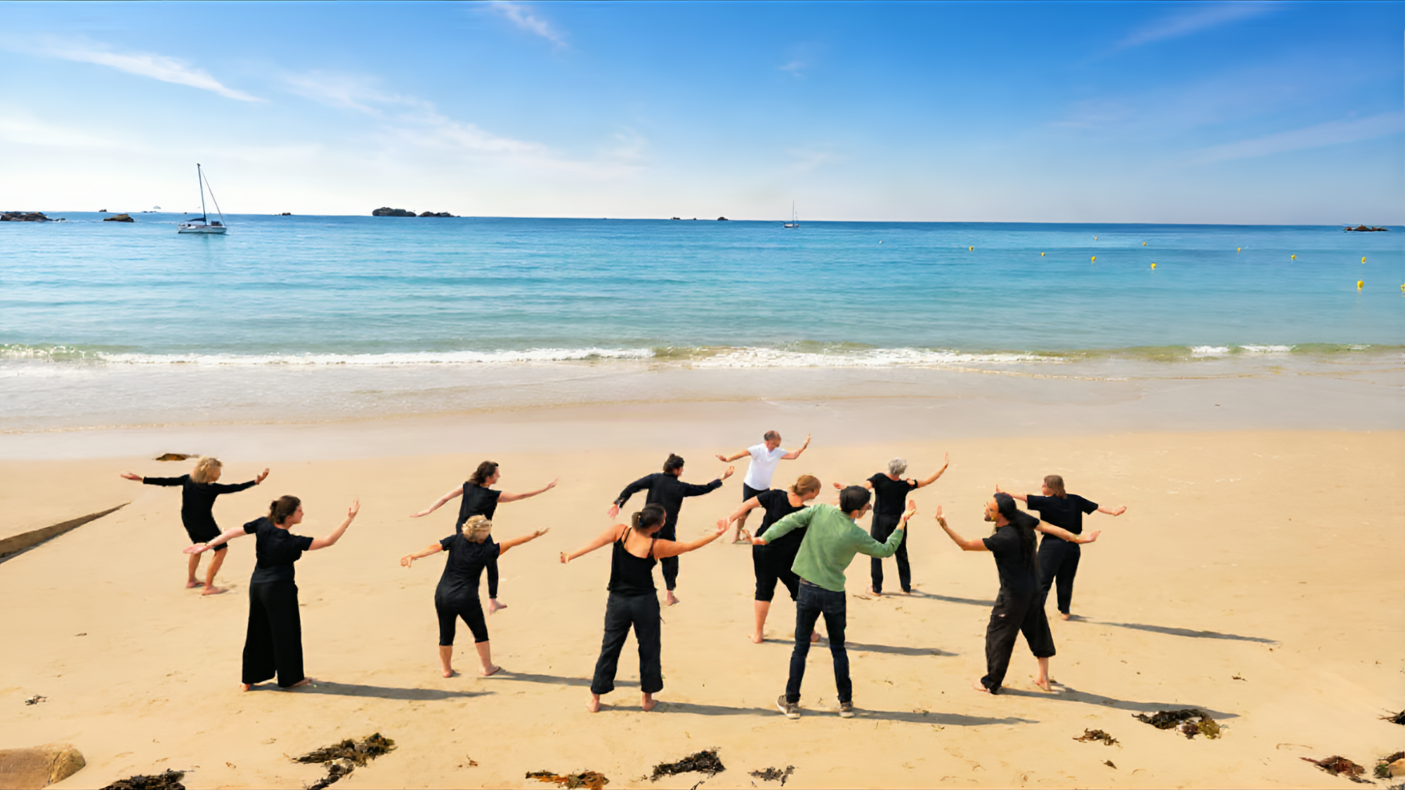 Zanni Compagnie, troupe en mouvement sur la plage